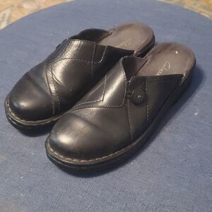 Clarks Womens Black Leather Slide Mules Size US 6-M Shoes